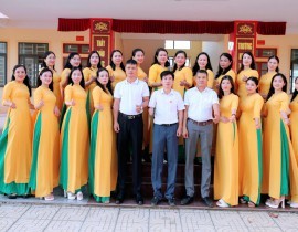 Tập thể giáo viên hoạt động ngày phụ nữ 20/10/2024